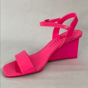 NIB Katy Perry Ira Wedge Sandal